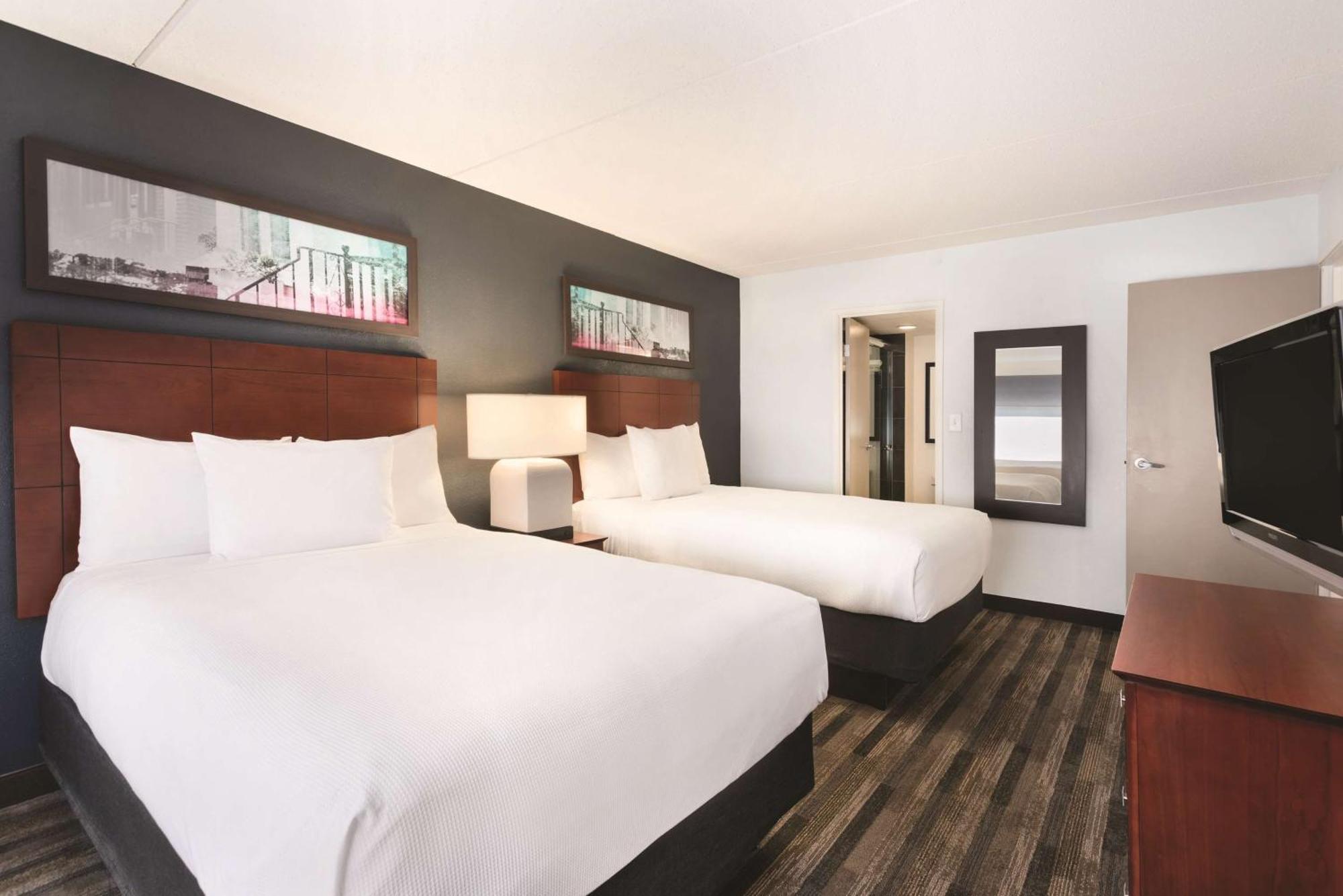 Clt Sky Suites Charlotte Bagian luar foto