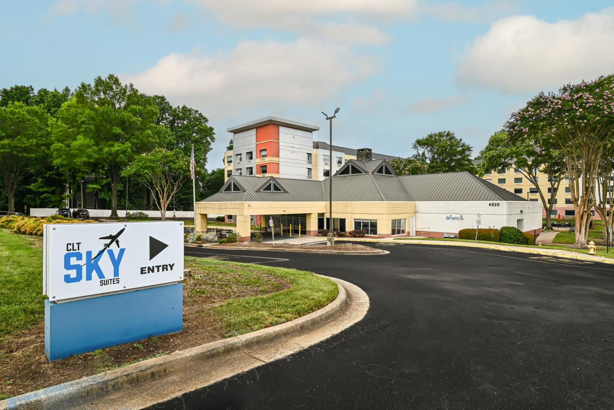 Clt Sky Suites Charlotte Bagian luar foto