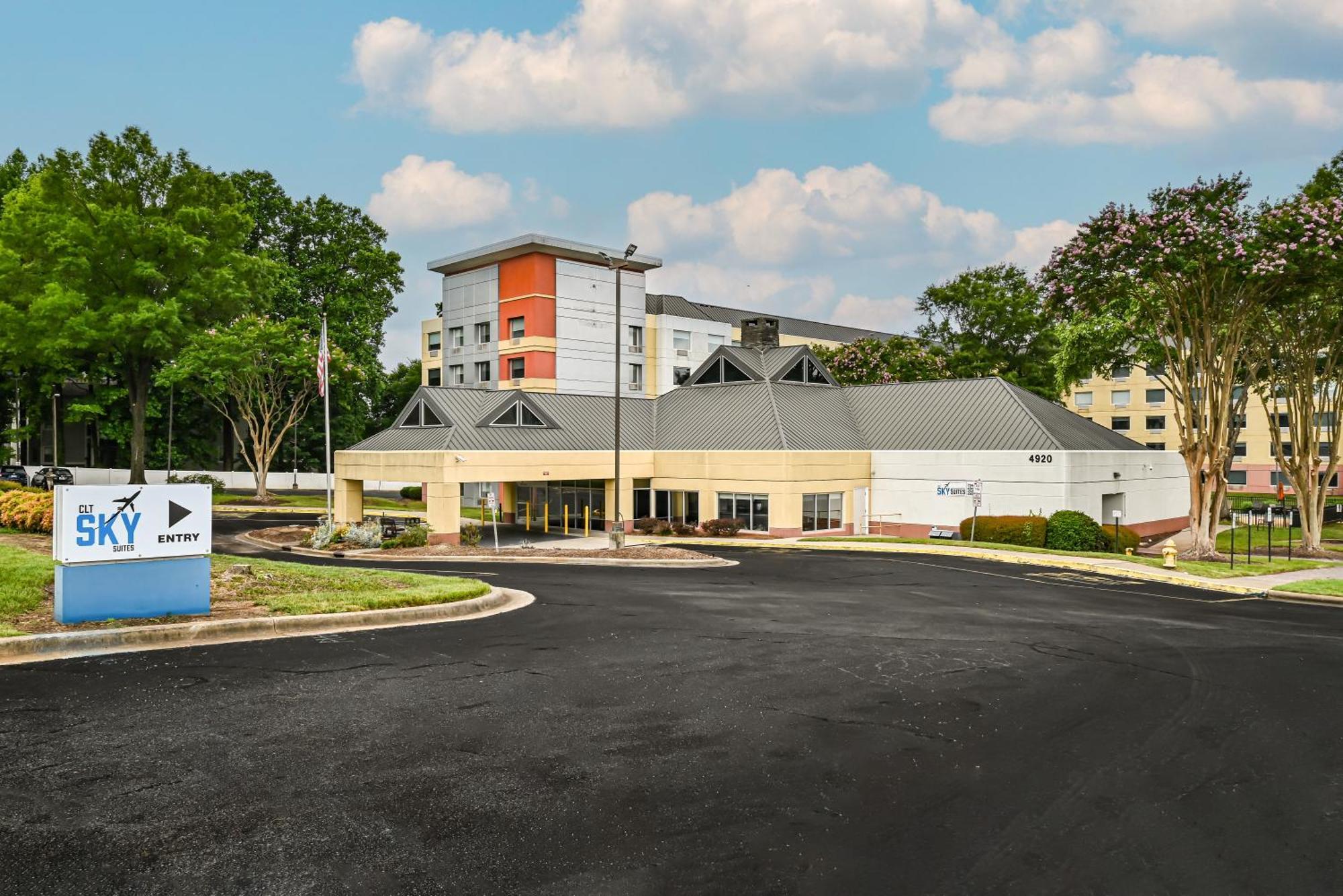 Clt Sky Suites Charlotte Bagian luar foto